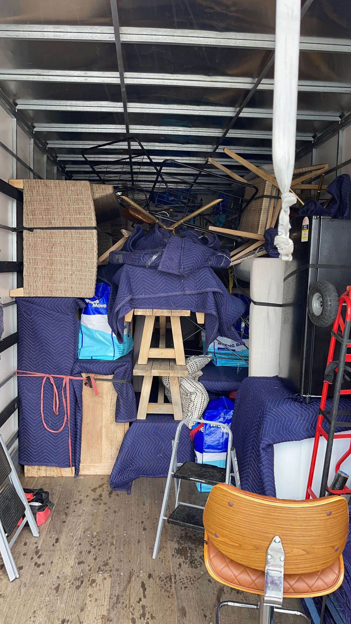 12 tonne JD Movers truck loaded with protected furniture boxes and household items for a Wantirna South to Glen Waverley family home move