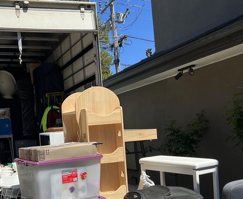 10 tonne JD Movers truck loading furniture for a Hawthorn to Surrey Hills Melbourne apartment move