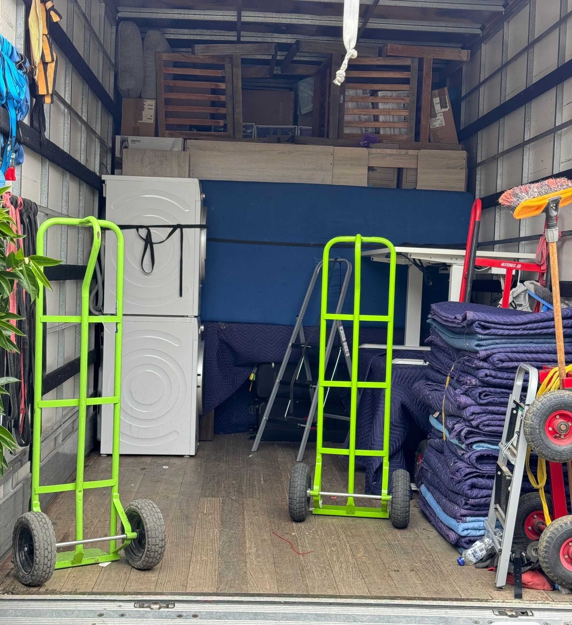 12 tonne JD Movers truck loaded with protected house furniture whitegoods and moving equipment for a Keysborough Melbourne move