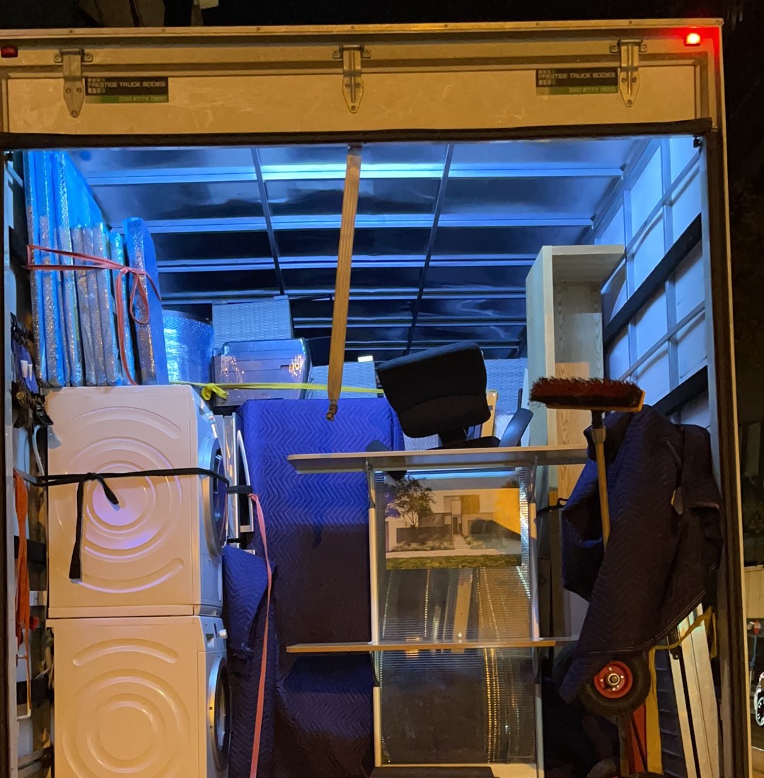 10 tonne JD Movers truck loaded with whitegoods and furniture for a Keysborough to Carrum Downs Melbourne move