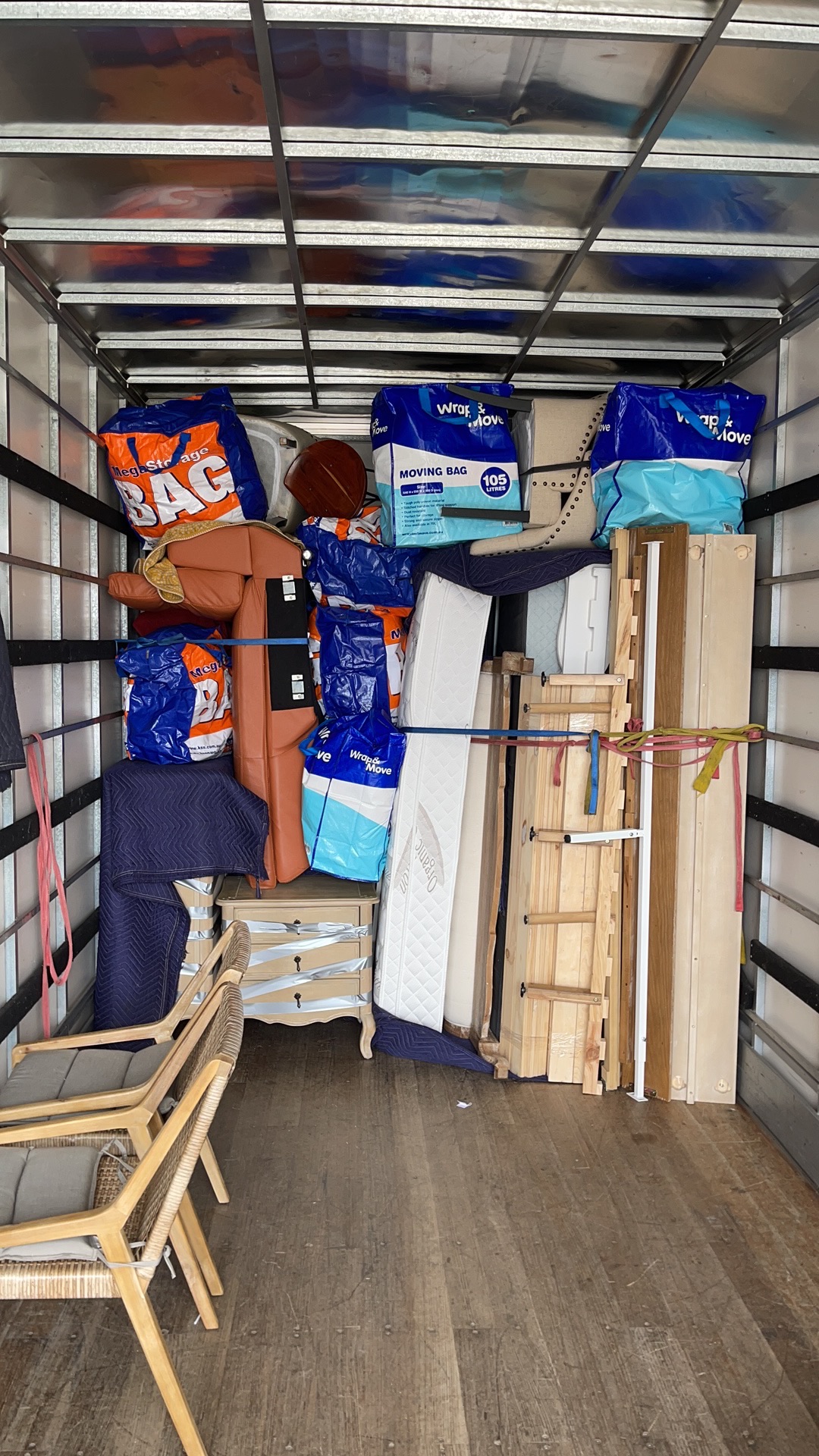 10 tonne JD Movers truck loaded with moving bags, furniture and fragile household items for an Oakleigh South to Mulgrave Melbourne move